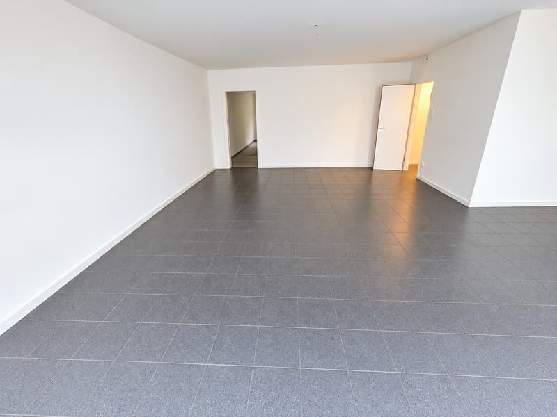 Einmalige Gelegenheit: Gewerberaum mit direktem Zugang zur 2-Zimmer-Wohnung (5)