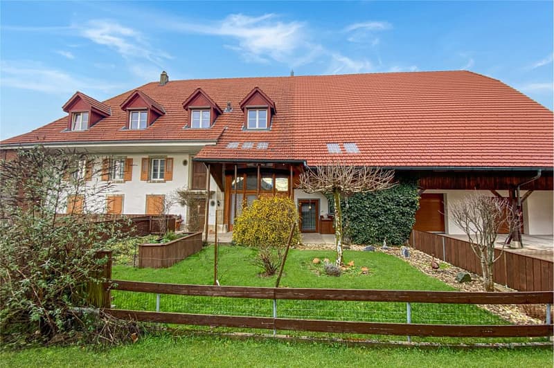 Mehrfamilienhaus mit Liebe zum Altbau-Charme (2)