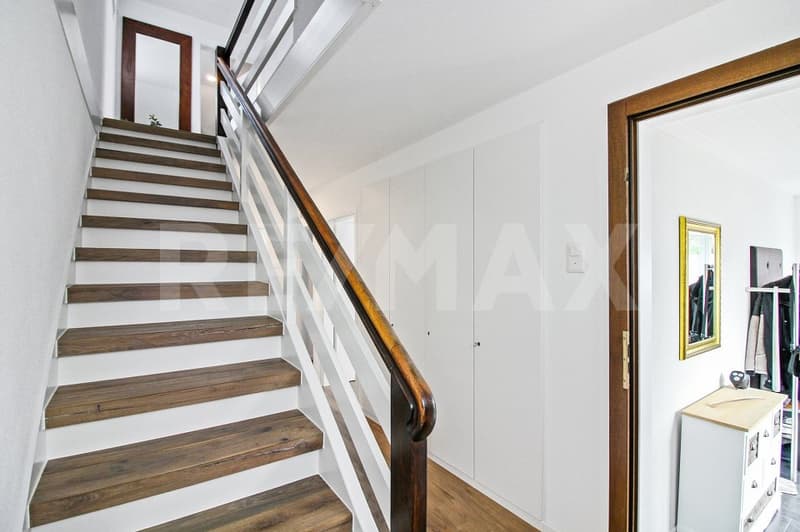 Casa unifamiliare rinnovata con stile di 7,5 locali in una zona tranquilla con area giardino ben curata (6)