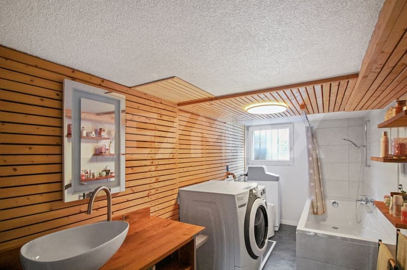 Casa unifamiliare rinnovata con stile di 7,5 locali in una zona tranquilla con area giardino ben curata (11)