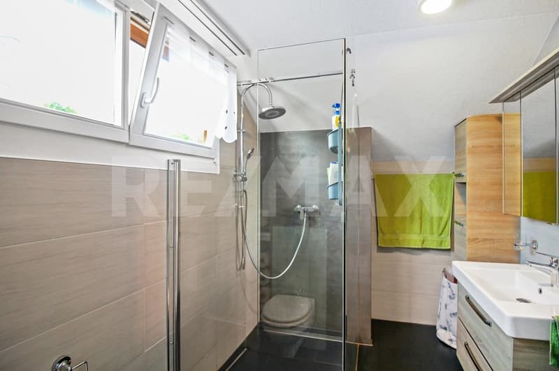 Casa unifamiliare rinnovata con stile di 7,5 locali in una zona tranquilla con area giardino ben curata (9)