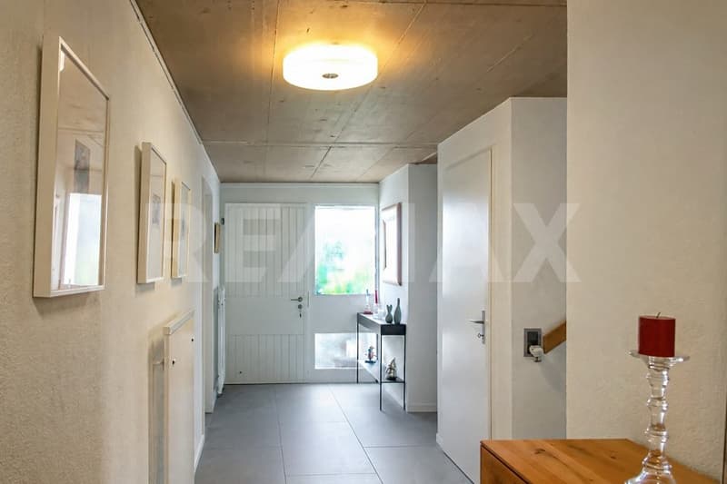 5.5 Zimmer Einfamilienhaus mit Pool, Garten und vielseitigem Aussenbereich (2)