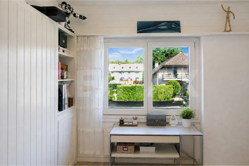 5.5 Zimmer Einfamilienhaus mit Pool, Garten und vielseitigem Aussenbereich (12)