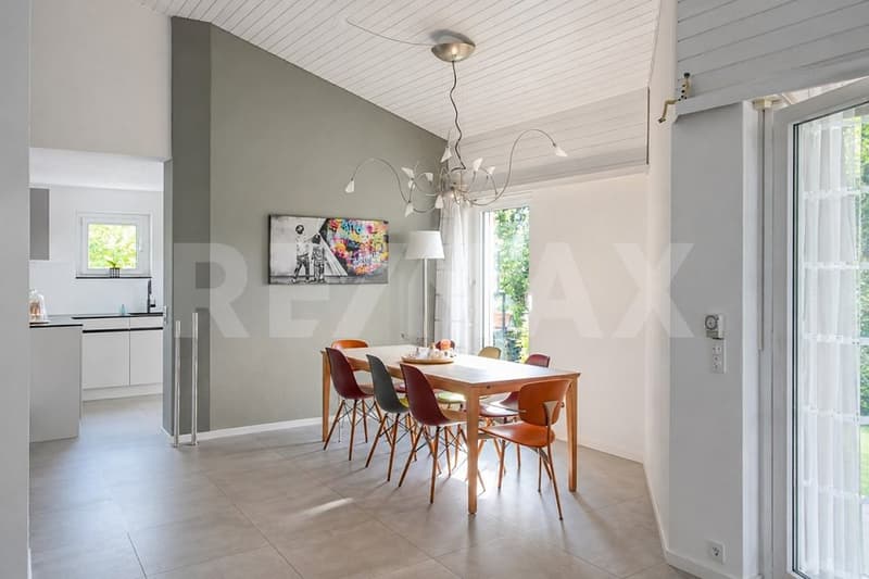 5.5 Zimmer Einfamilienhaus mit Pool, Garten und vielseitigem Aussenbereich (4)