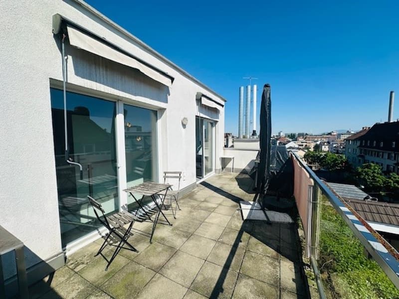 Moderne 1-Zimmer-Dachwohnung mit Balkon und Aussicht in Basel (4)