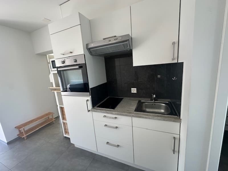 Moderne 1-Zimmer-Dachwohnung mit Balkon und Aussicht in Basel (5)