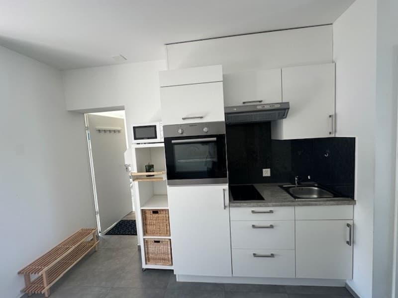 Moderne 1-Zimmer-Dachwohnung mit Balkon und Aussicht in Basel (4)