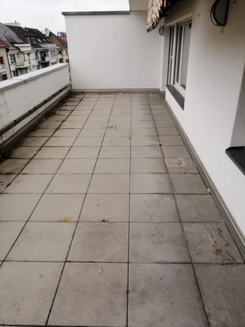 Moderne 3.5-Zimmer-Dachwohnung mit Balkon in Basel (1)