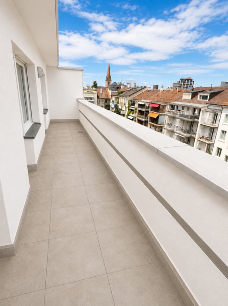 Helle Dachgeschosswohnung verfügt über 2 Balkone und Stadtblick – 3.5 Zimmer in Basel (1)