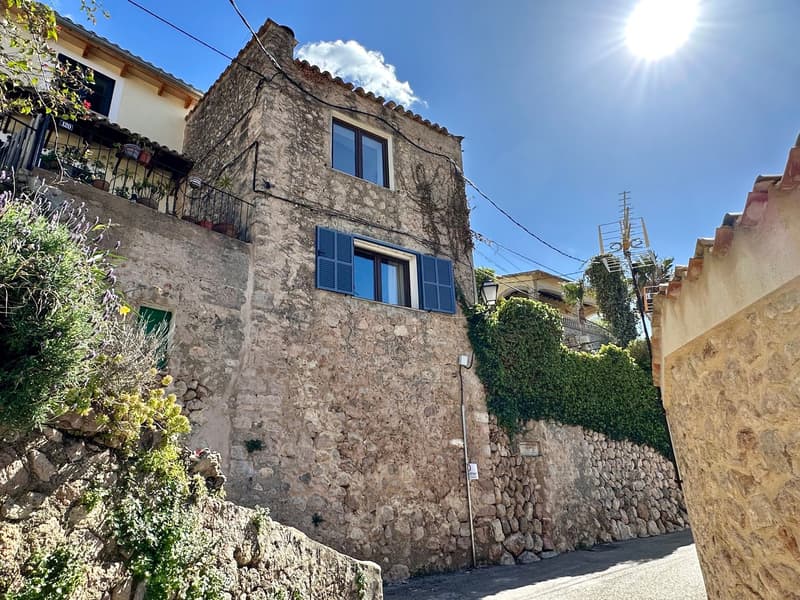 Charming townhouse in Bunyola with a dreamy view! (2)