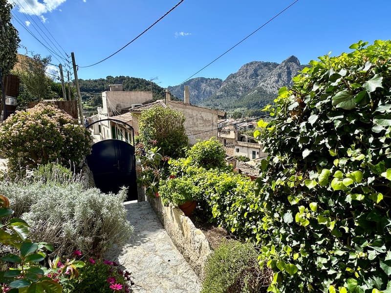 Charming townhouse in Bunyola with a dreamy view! (5)