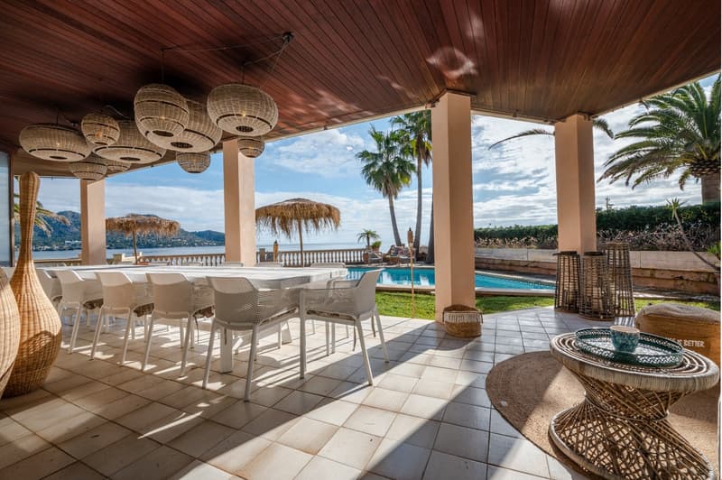 Dream property on the first sea line with landlord license (2)