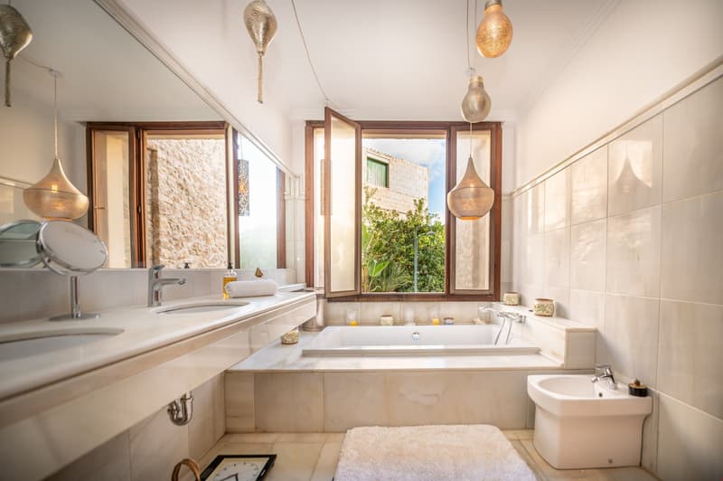 Dream property on the first sea line with landlord license (14)