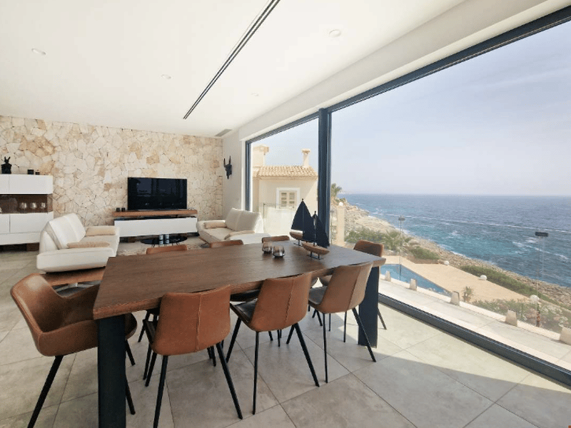 Traumhafte Villa an erster Meereslinie an der Cala Murada (3)
