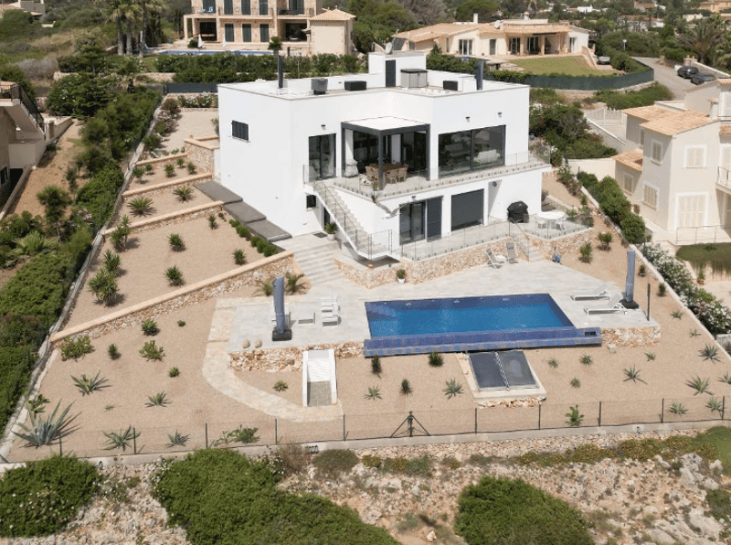 Traumhafte Villa an erster Meereslinie an der Cala Murada (1)