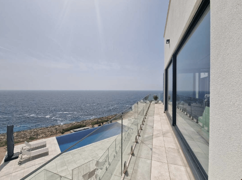 Traumhafte Villa an erster Meereslinie an der Cala Murada (15)