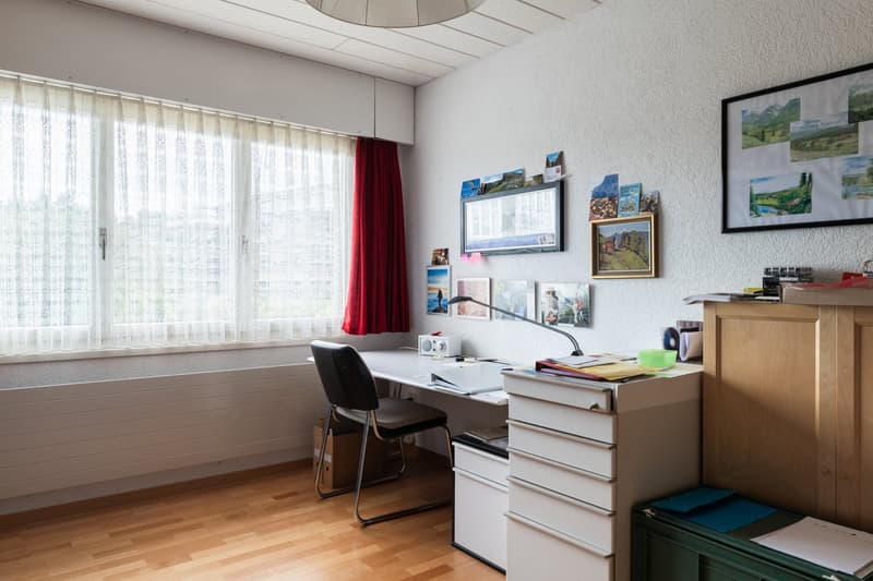 Büro (Zimmer Nordost, EG)