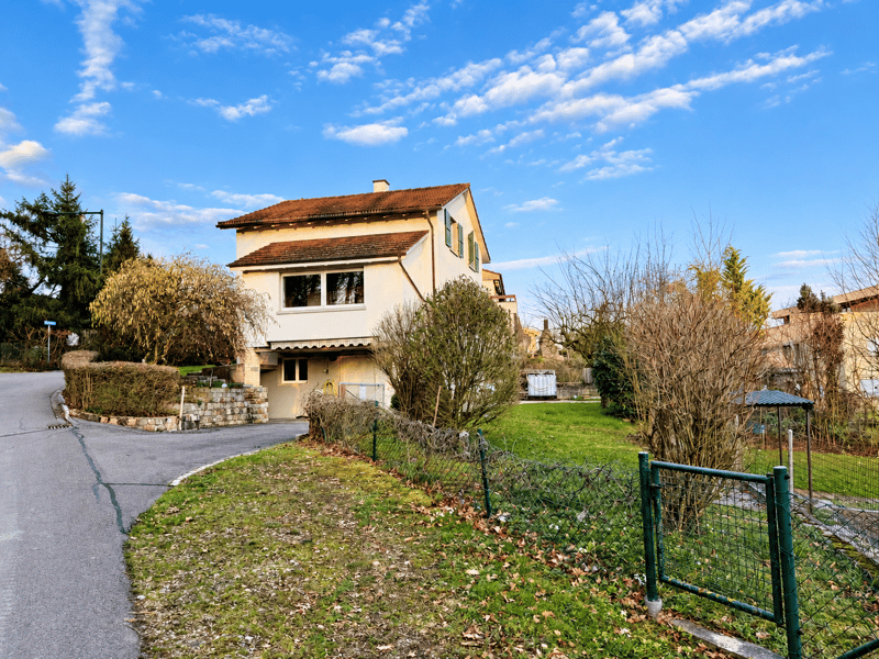 Charmantes 5.5-Zimmer-Einfamilienhaus mit Garten in Biel-Benken (3)
