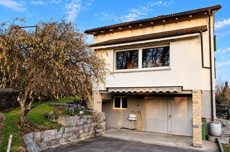 Charmantes 5.5-Zimmer-Einfamilienhaus mit Garten in Biel-Benken (2)