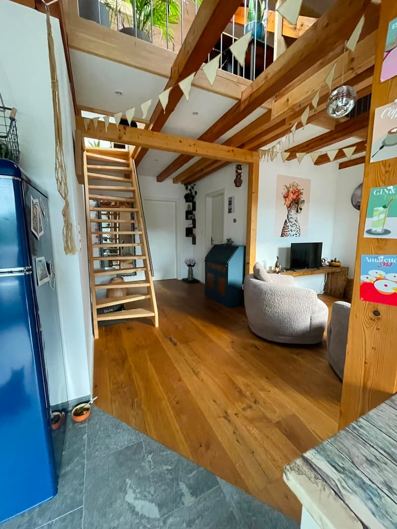 Charmante 2.5-Zimmer-Dachwohnung mit Galerie und Balkon in Liebefeld (1)