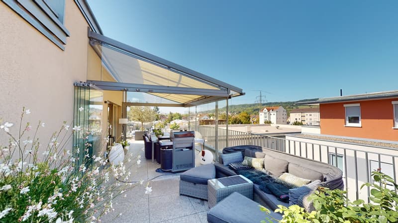 traumhafte Penthouse Wohnung mit Wintergarten u. 90 qm - Dachterrasse in Lörrach (1)
