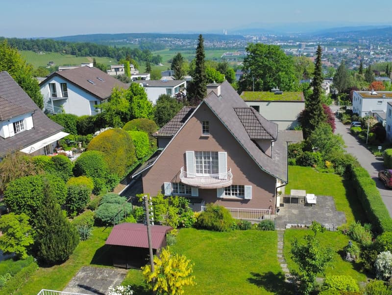 Romantisches 7.5 Zi - Landhaus mit grossem Garten mit Panorama-View an ruhiger Lage von Pfeffingen (1)