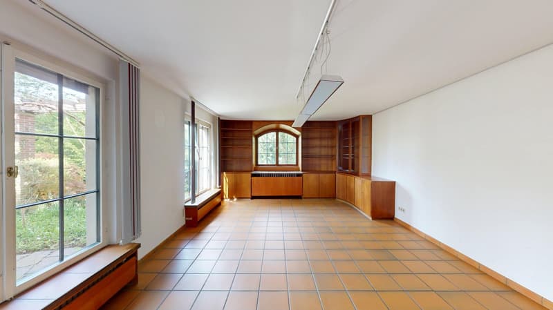 Grosszügiges Eigenheim, nutzbar als Wohn-/Geschäftshaus mit großem Grundstück,  in ruhiger Lage (6)