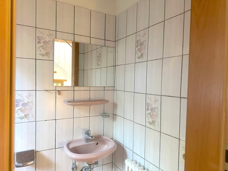 Charmantes 4,5-Zimmer-EFH in sonniger Lage von Holzen mit Garten, Garage und Renovationspotential (8)