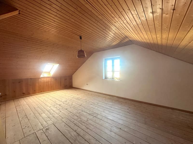 Charmantes 4,5-Zimmer-EFH in sonniger Lage von Holzen mit Garten, Garage und Renovationspotential (12)