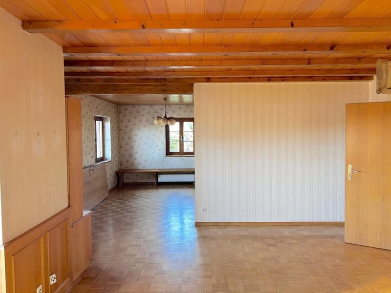 Charmantes 4,5-Zimmer-EFH in sonniger Lage von Holzen mit Garten, Garage und Renovationspotential (4)