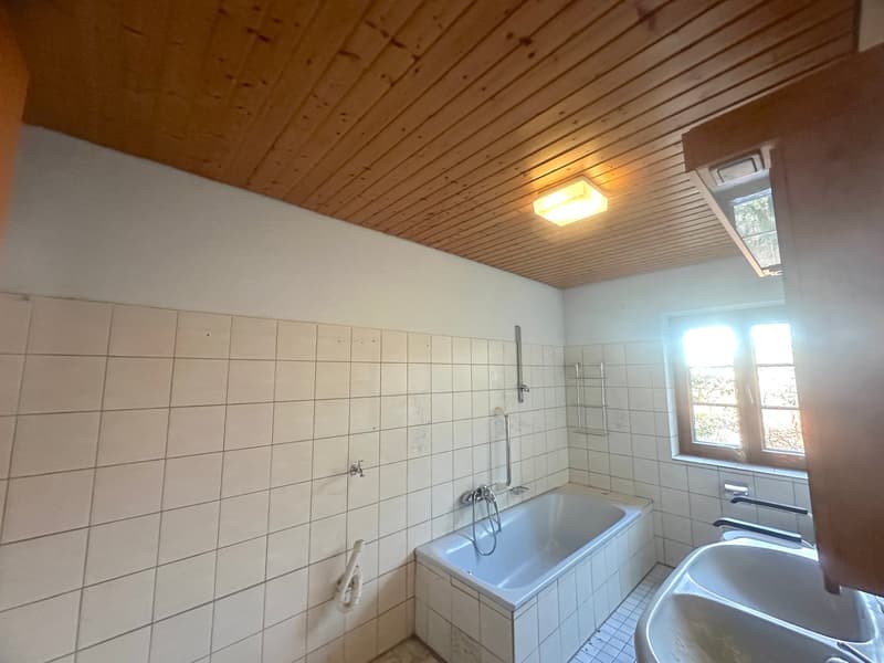 Charmantes 4,5-Zimmer-EFH in sonniger Lage von Holzen mit Garten, Garage und Renovationspotential (9)