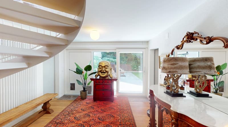 Freistehendes 6-Zimmer-EFH mit Terrasse, Garten und Garage an ruhiger Familienlage in Bottmingen (14)