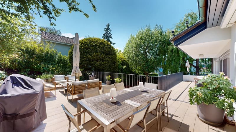Freistehendes 6-Zimmer-EFH mit Terrasse, Garten und Garage an ruhiger Familienlage in Bottmingen (4)