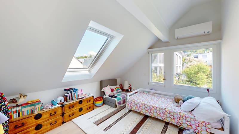 Freistehendes 6-Zimmer-EFH mit Terrasse, Garten und Garage an ruhiger Familienlage in Bottmingen (11)