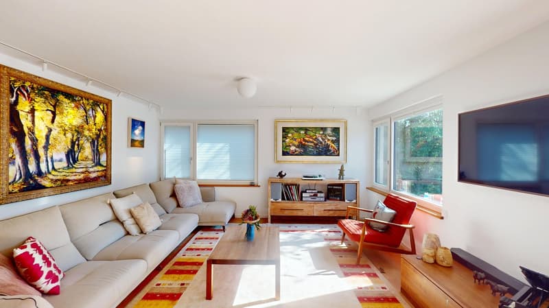 Freistehendes 6-Zimmer-EFH mit Terrasse, Garten und Garage an ruhiger Familienlage in Bottmingen (8)