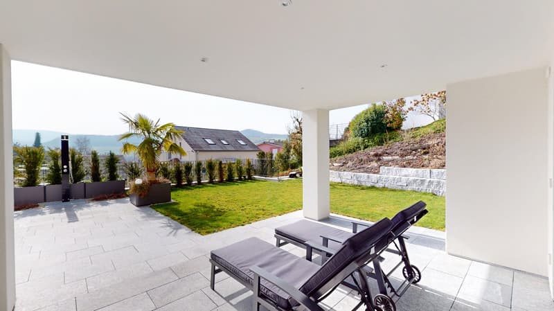 Lichtdurchflutetes 6,5 Zi-Family-Home mit Pool u. drei Garagen an bester 180 Grad- Panorama-Aussicht (8)