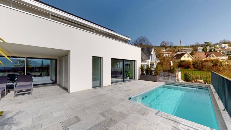 Lichtdurchflutetes 6,5 Zi-Family-Home mit Pool u. drei Garagen an bester 180 Grad- Panorama-Aussicht (10)
