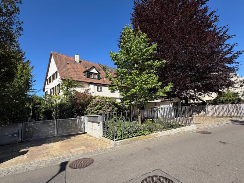 Stylish 10-Room Townhouse in a Prime Location in Riehen with a Stunning Garden and Garage Box (1)