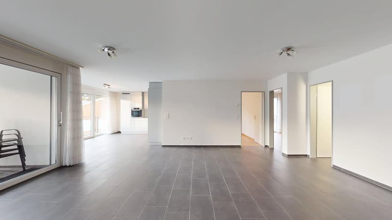 Attraktive 3,5-Zi.-Wohnung mit Balkon, Lift und Tiefgarage in zentraler Lage von Laufen (9)