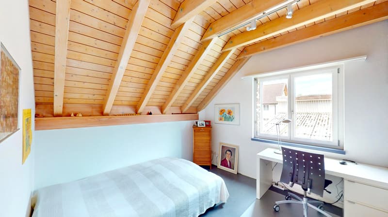 Gartenparadies zum Alltag - helles 6,5 Zimmer Architektenhaus mit Garage in verkehrsgünstiger Lage (8)