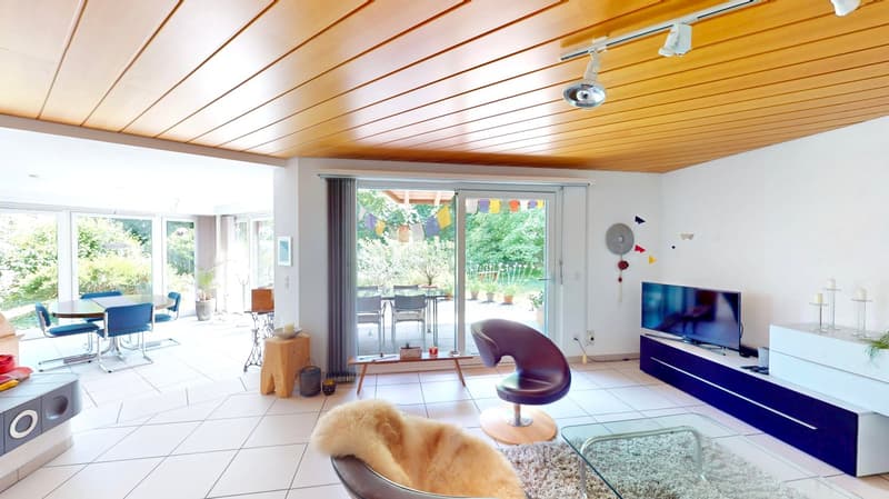 Gartenparadies zum Alltag - helles 6,5 Zimmer Architektenhaus mit Garage in verkehrsgünstiger Lage (5)