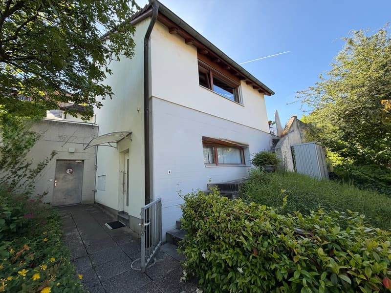 Muttenz: Attraktives 5.5 Zi Einfamilienhaus m. grosszügigem Wohnkonzept an beliebter Wohnlage (2)