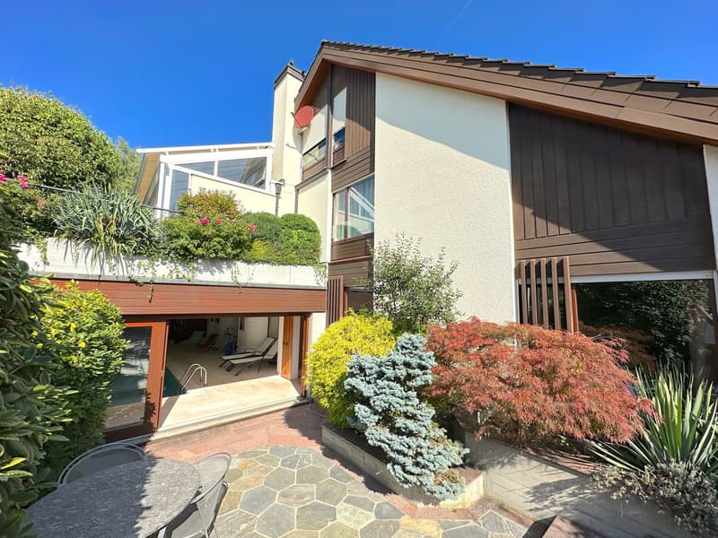 Binningen : Grosszügige 6,5 Zimmer - Villa mit Wintergarten u. Indoorpool (1)