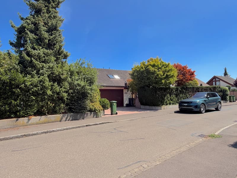 Binningen : Grosszügige 6,5 Zimmer - Villa mit Wintergarten u. Indoorpool (2)