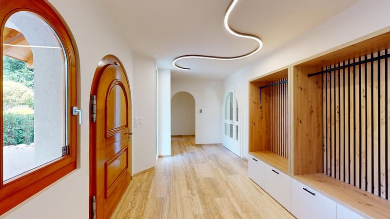 Elegante 9. Zi. Landhausvilla mit modernem Indoorpool am Muttenzer Dürrberg (2)