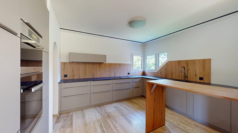 Elegante 9. Zi. Landhausvilla mit modernem Indoorpool am Muttenzer Dürrberg (3)