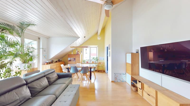 Wohnen mit Weitblick: 4-Zi. Dachgeschosswohnung hohe Decken, großzügiger Balkon und TG-Stellplatz (3)