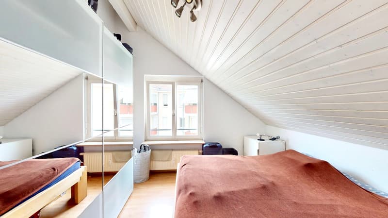 Wohnen mit Weitblick: 4-Zi. Dachgeschosswohnung hohe Decken, großzügiger Balkon und TG-Stellplatz (6)