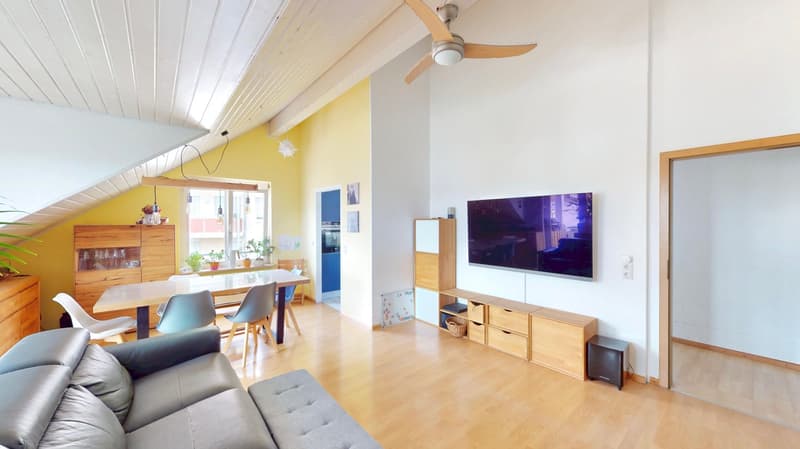 Wohnen mit Weitblick: 4-Zi. Dachgeschosswohnung hohe Decken, großzügiger Balkon und TG-Stellplatz (4)
