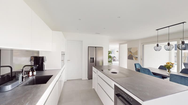 Lichtdurchflutetes 6,5 Zi-Family-Home mit Pool u. drei Garagen an bester 180 Grad- Panorama-Aussicht (7)